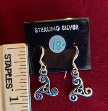 Load image into Gallery viewer, CELTIC TRISKELE - Earrings

