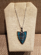 Load image into Gallery viewer, TURQUOISE CHIP INLAY ARROWHEAD PENDANT FEATURING BEAR - MEDIUM
