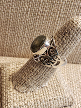 Load image into Gallery viewer, LABRADORITE RING - SIZE 8
