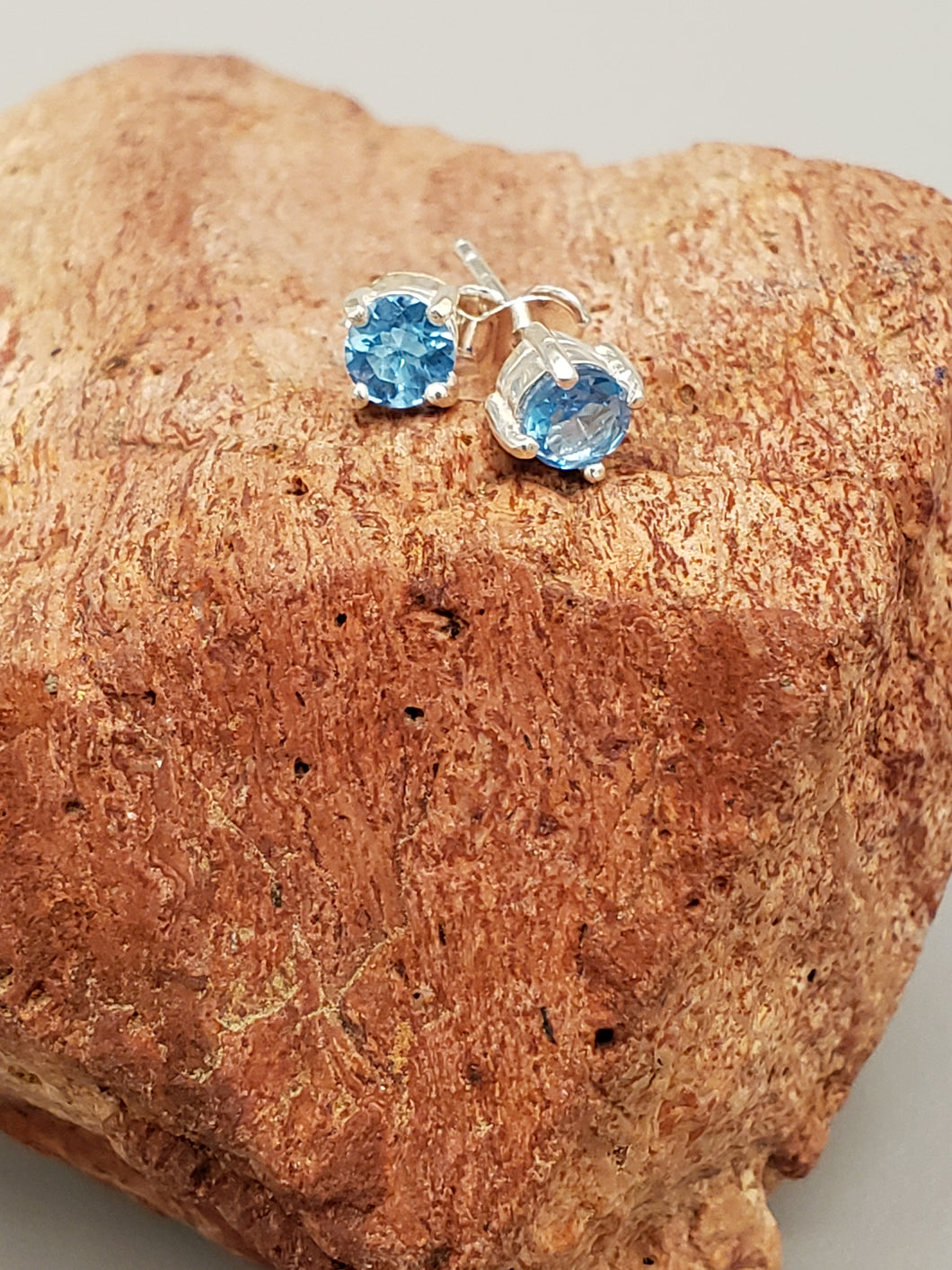 BLUE TOPAZ MINI POST EARRINGS - 4MM ROUND