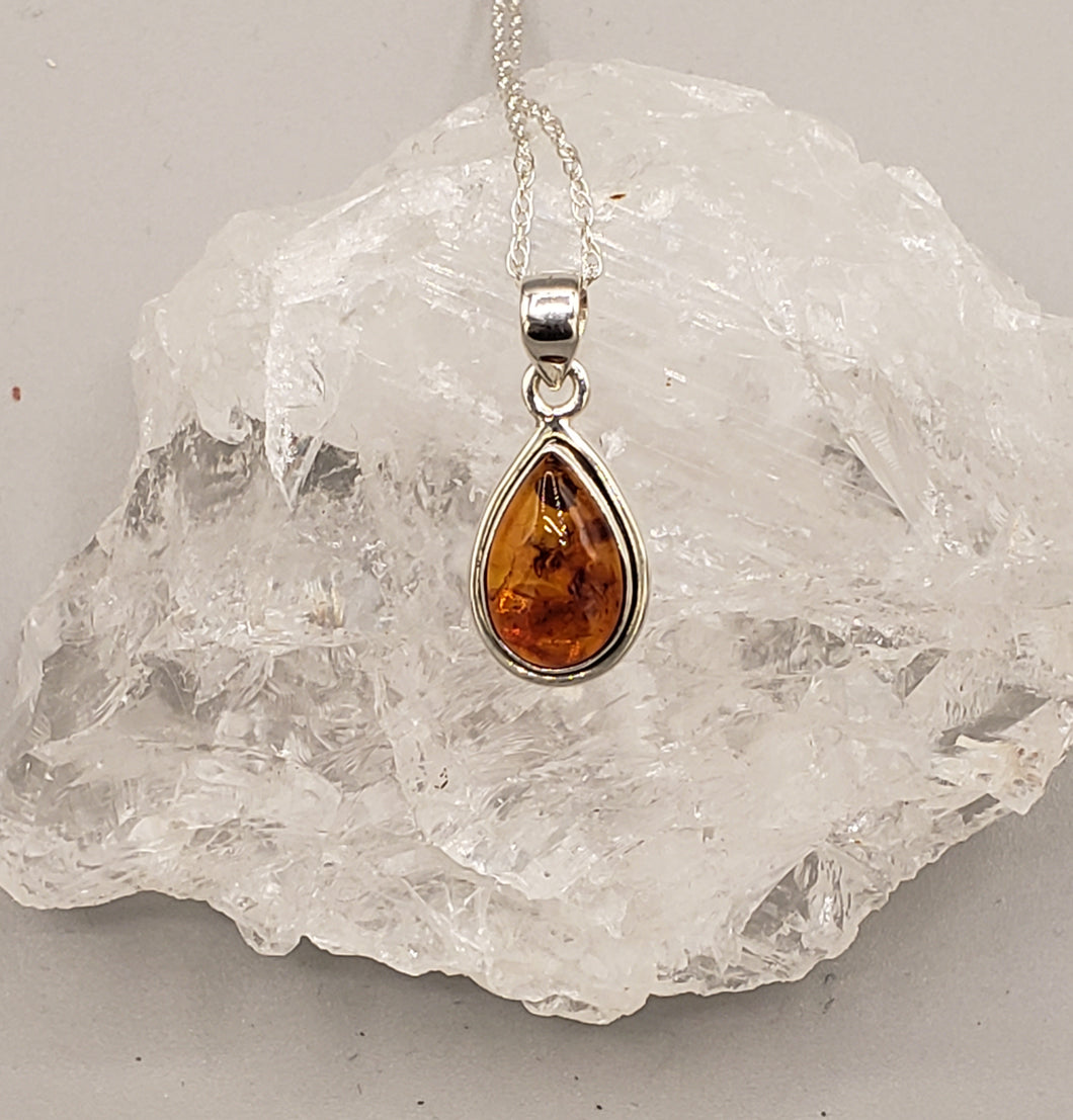 AMBER TEARDROP NECKLACE